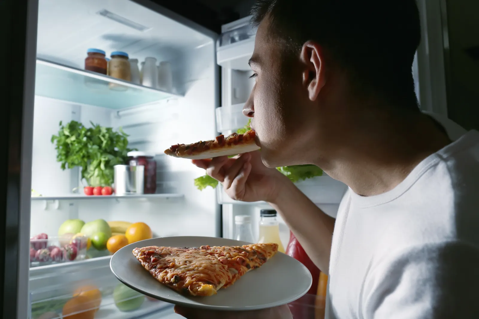 Comment arrêter de manger la nuit : conseils pour éviter de grignoter