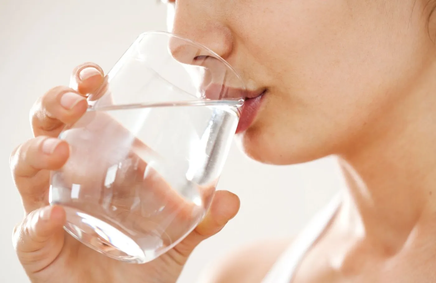 Boire de l'eau est essentiel pour maintenir une bonne hydratation et faciliter la perte de poids.