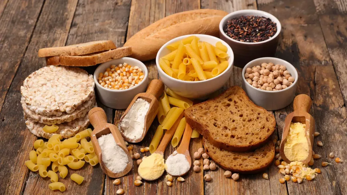 Assortiment de pains, pâtes et pâtisseries, principales sources de gluten dans l'alimentation courante
